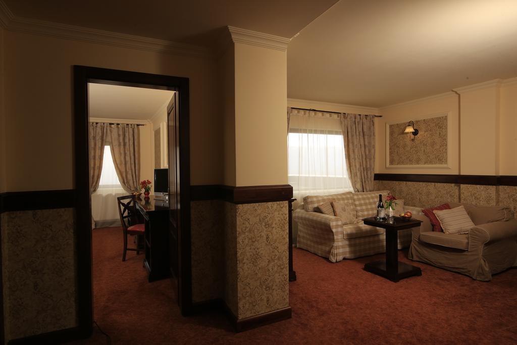 Nobillis - Carpathian Residence Pestera  Luaran gambar